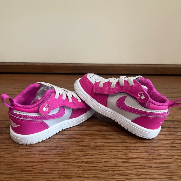 Nike Air Jordan 1 Low Pink and White Sneakers in Excellent Condition - Picture 5 of 12